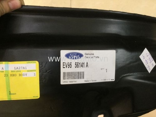 Chắn bùn lòng dè trước trái Ford Escape