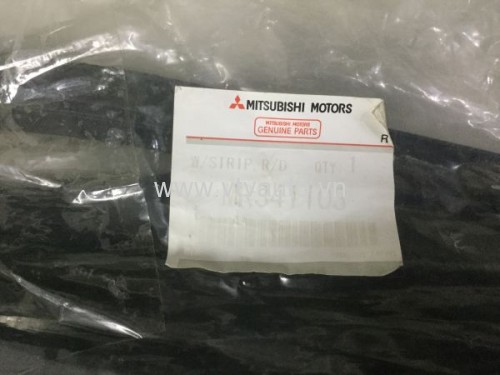 Gioăng cánh cửa sau trái Mitsubishi Lancer 2000