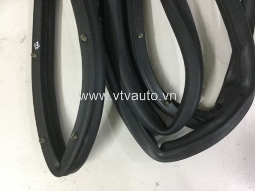 Gioăng cánh cửa sau trái Mitsubishi Lancer 2000