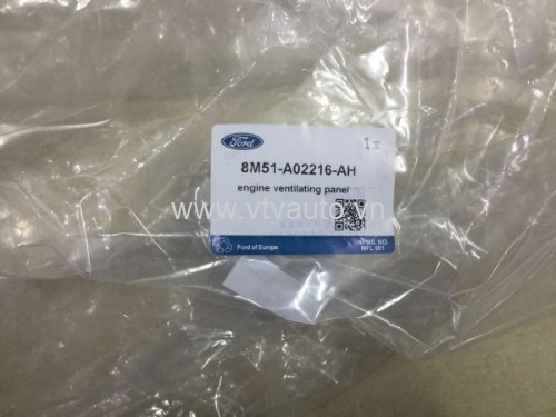Tấm nhựa chắn rác dưới chân kính chắn gió Ford Focus 2005-2011