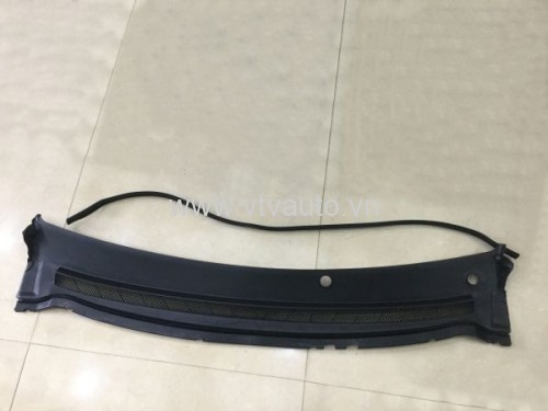 Tấm nhựa chắn rác dưới chân kính chắn gió Ford Focus 2005-2011