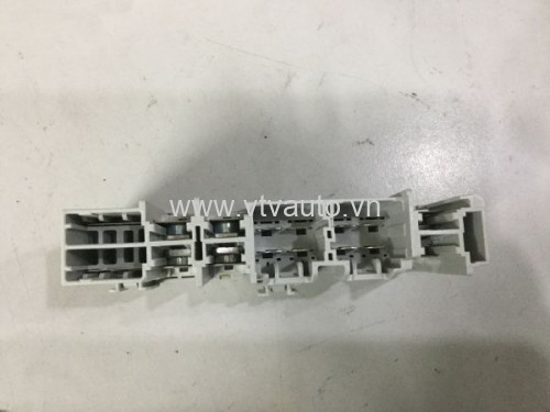 Hộp cầu chì ngoài Toyota Fortuner 2012-2016