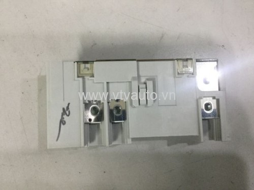Hộp cầu chì ngoài Toyota Fortuner 2012-2016