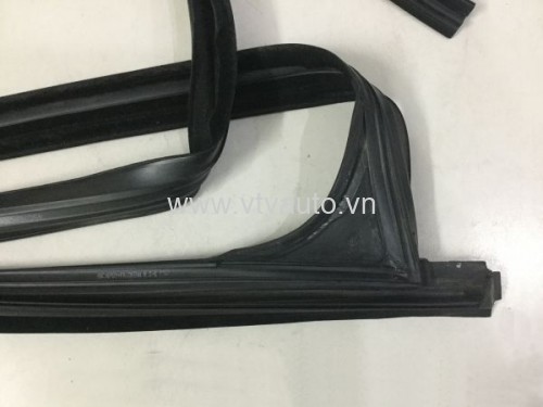Gioăng trượt kính trước Ford Focus 2005-2009