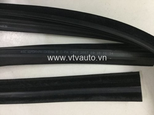 Gioăng trượt kính trước Ford Focus 2005-2009
