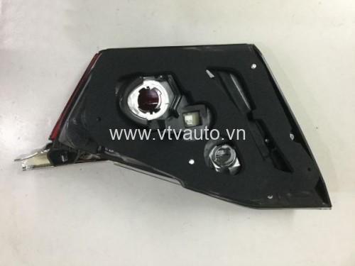 Đèn hậu trong phải Toyota Camry 2015-2018 