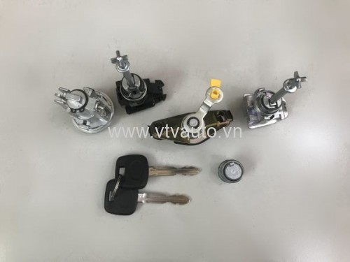 Bộ khóa cửa toàn xe Toyota Hilux Vigo