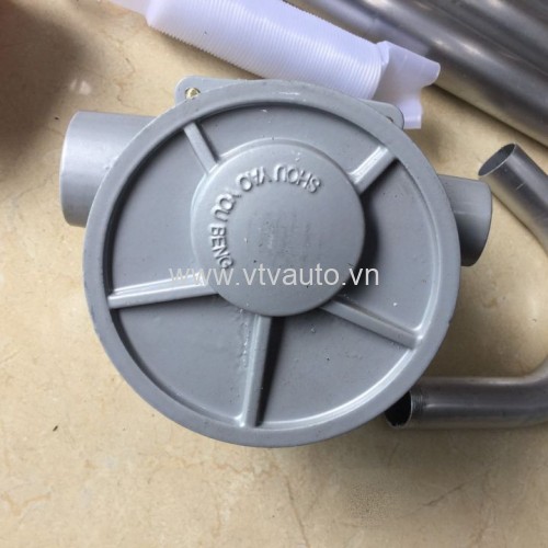 Bơm dầu bằng tay từ trong thùng phi ra