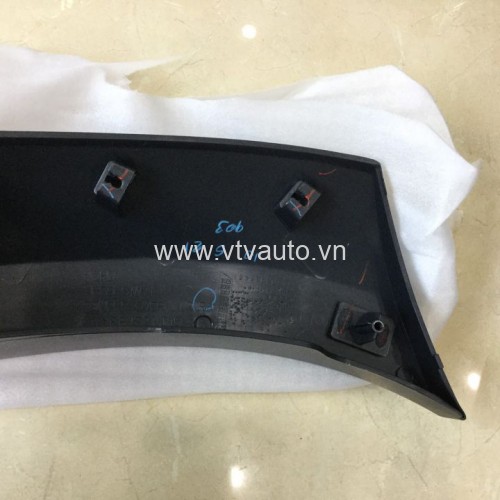 Ốp ba đờ xốc trước phải Ford Everest ,2005-2007