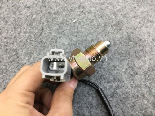 Cảm biến báo lùi Toyota Corolla Altis