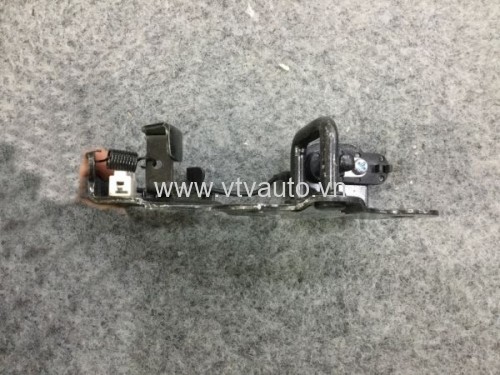 Khóa ca bô dưới Kia Rio