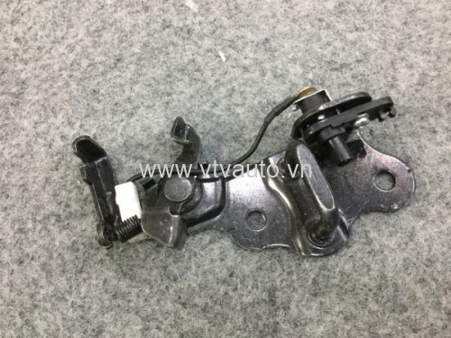 Khóa ca bô dưới Kia Rio
