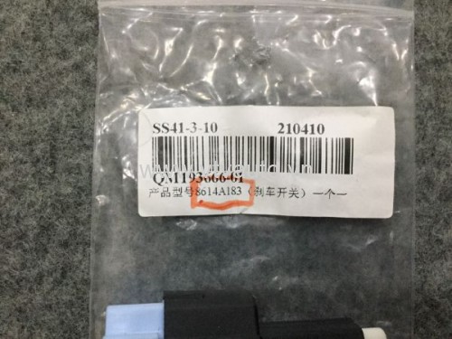 Công tắc chân phanh Mitsubishi Pajero