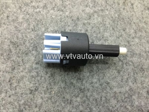 Công tắc chân phanh Mitsubishi  Triton