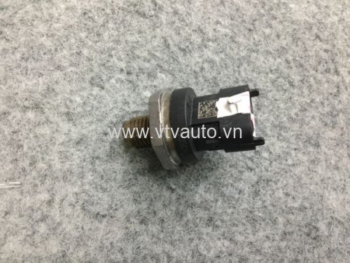 Cảm biến áp xuất trên thanh ray nhiên liệu Hyundai Santafe Gold ,2004