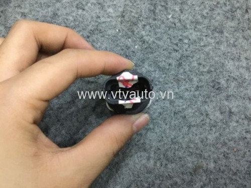 Cảm biến áp xuất trên thanh ray nhiên liệu Hyundai Santafe Gold ,2004