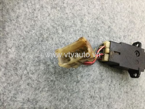 Công tắc cảnh báo nguy hiểm Toyota Crown, 1991-1995