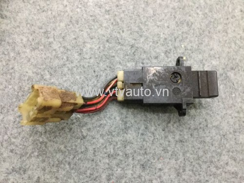 Công tắc cảnh báo nguy hiểm Toyota Crown, 1991-1995