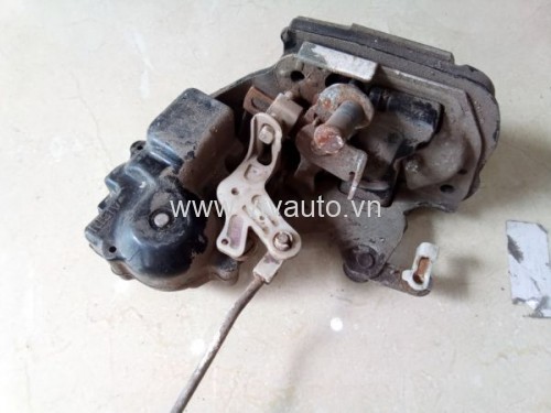 Khóa ngậm sau phải bãi Toyota Corona 1992-1996