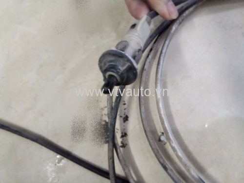 Dây kéo nắp mở xăng Toyota Land Cruiser
