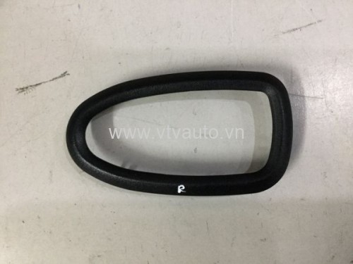 Ốp tay mở trong phải Ssangyong Korando