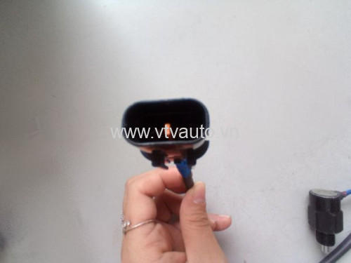 Cảm biến báo lùi Hyundai 1 tấn