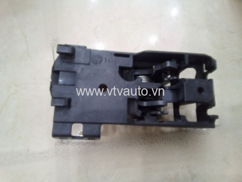 Tay mở trong phải ( màu xám) (trước=sau) Toyota Land Cruiser FJ100 ,1998-2007