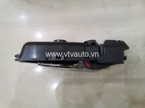 Tay mở trong phải, màu nâu có mạ giữa Toyota Yaris,2007-2013