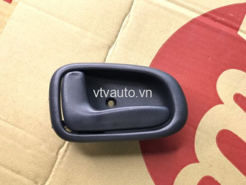 Tay mở trong trái 69206-12130 ( Màu ghi đậm) (Trước = Sau) Toyota Corolla AE100,1992-2001.