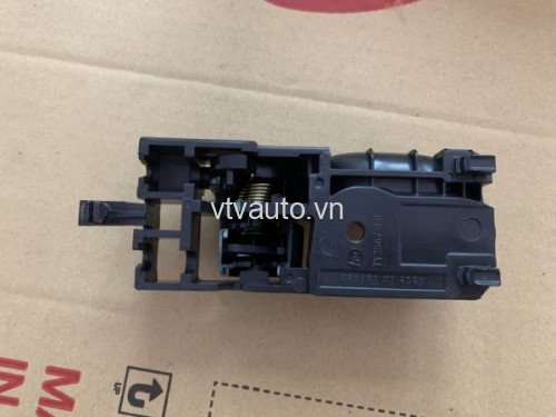 Tay mở trong trái 69206-0D070/ 69206-12200 màu đen  Altis 02-07, Vios 03-07, Innova 06-15, Hilux 08-15