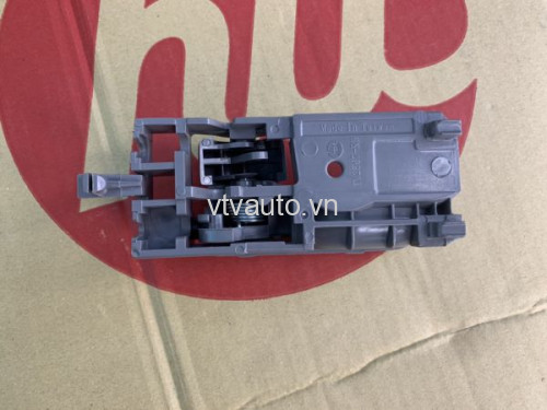 Tay mở trong phải 69205-0D070-B2/ 69205-0K020 (màu ghi) Altis 02-07, Vios 03-07, Innova 06-15, Hilux 08-15