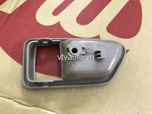 Ốp tay mở trong phải ( trước= sau ) 69277-AA010 màu vàng ngà Camry 1997-2001
