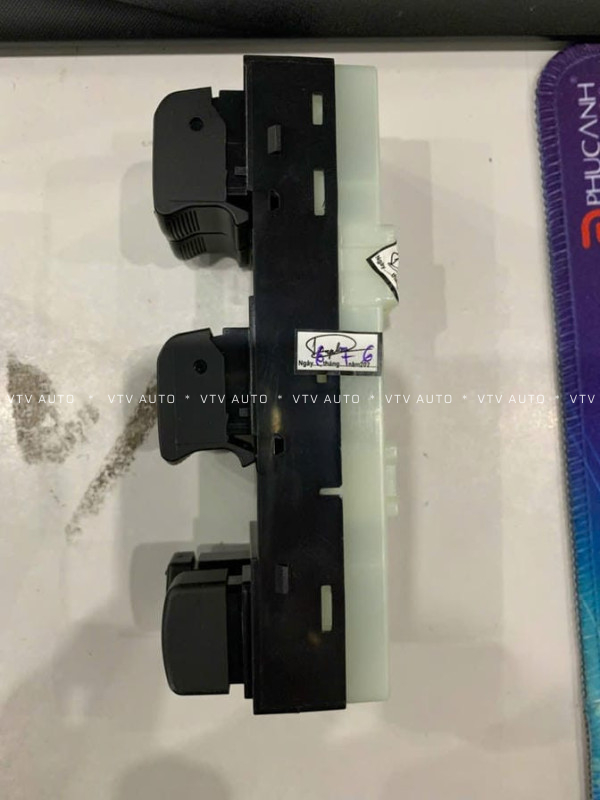 Công tắc lên kính tổng Sunny 15