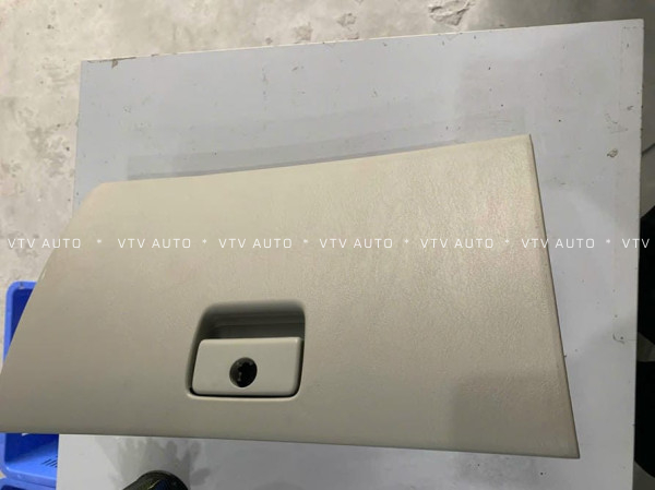 Cốp phụ để đồ trong xe Innova 2009 55550-0K020-E0
