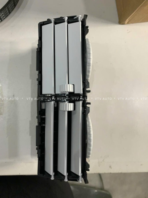 Cửa gió điều hòa giữa táp lô Toyota Yaris 5 cửa 06-11 (Xám) 
