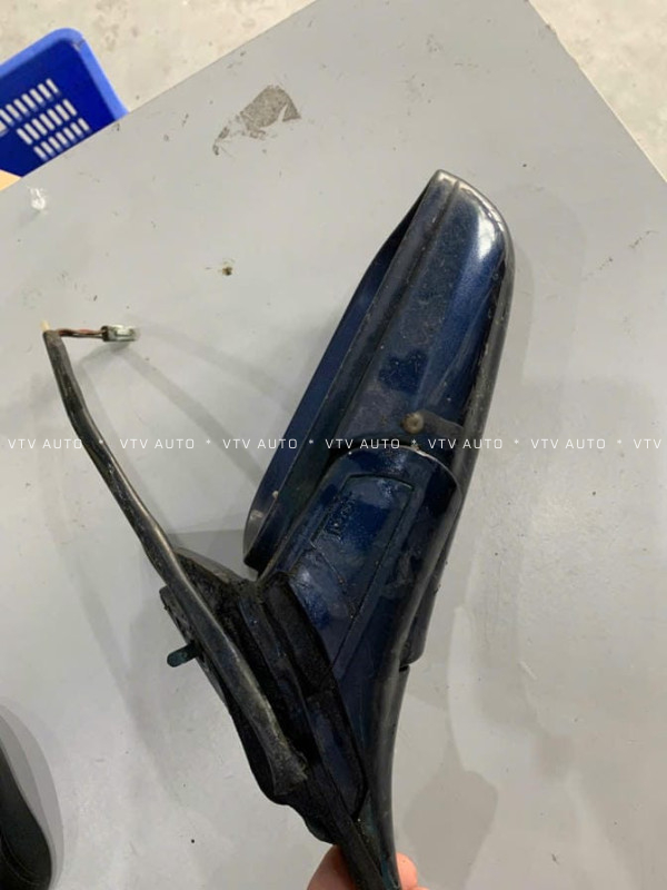 Gương chiếu hậu phải bãi Zin Cressida 90-96