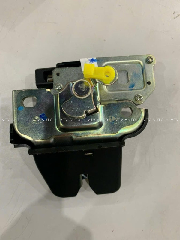 Khóa ngậm cốp sau Camry 2003 64600-33090 