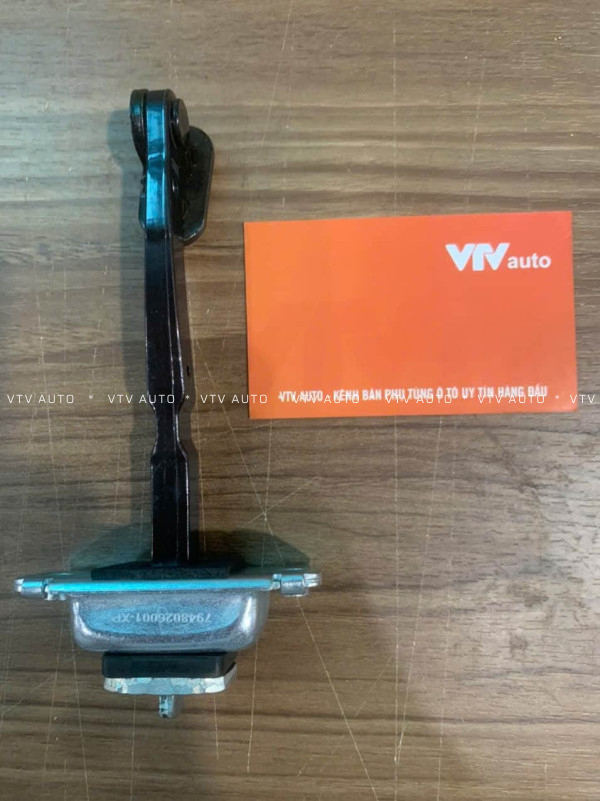Hãm cửa sau Hyundai Santafe 2000-05 mã 79480-26001