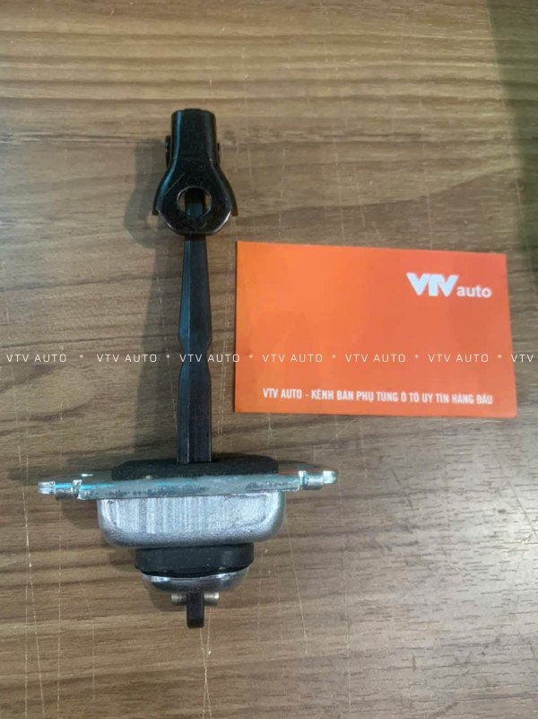 Hãm cửa sau Daewoo Magnus mã 96635999