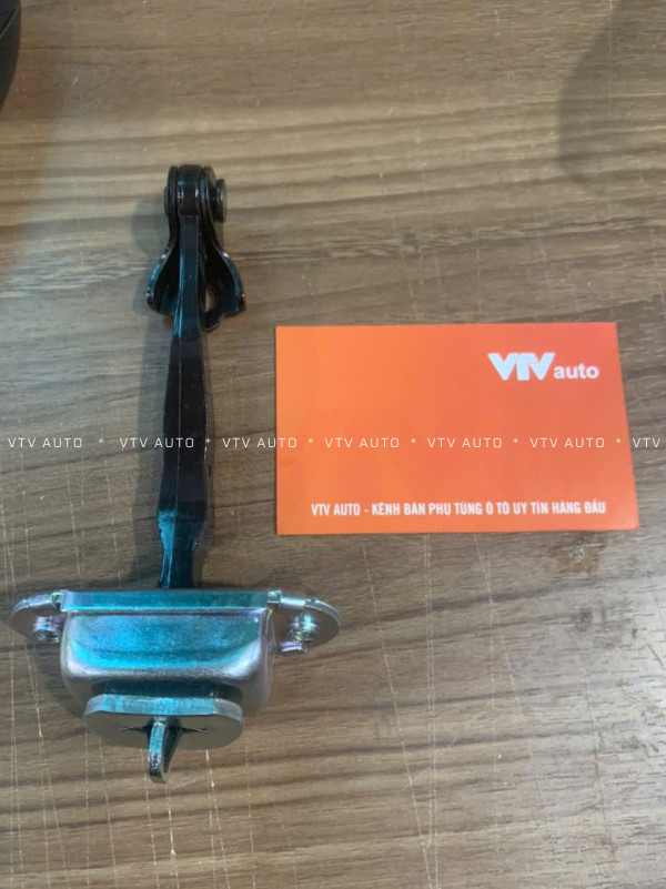 Hãm cửa sau Nissan Teana J32 08-15 mã 82430-JN00A-B105