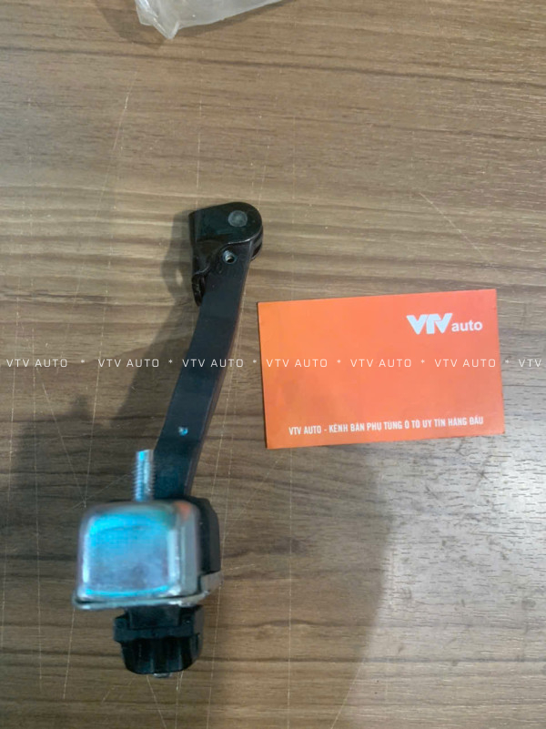 Hãm cửa sau Toyota Prado, 4Runner 09-17, Lexus GX400, GX460 13-19 mã 68630-60120