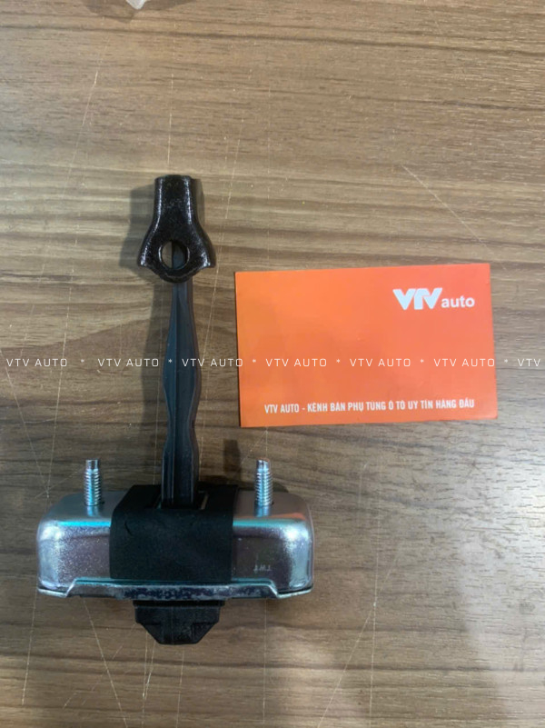 Hãm cửa sau phải Hyundai Tucson 05-14 mã 79490-2E000