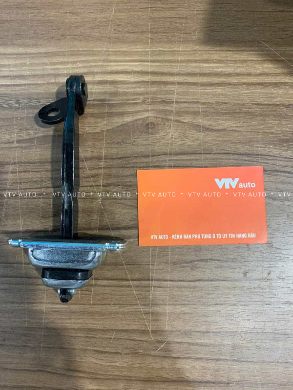 Hãm cửa sau phải Chevrolet Gentra, Aveo 03-18 mã 96649097