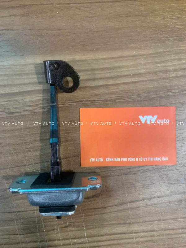 Hãm cửa sau trái Hyundai Getz, Verna 08-10, Accent 08-11 mã 79480-1C000