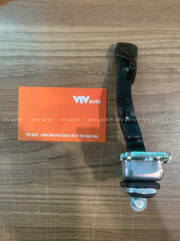 Hãm cửa trước Mazda 6 03-08 mã GJ6A-58-270
