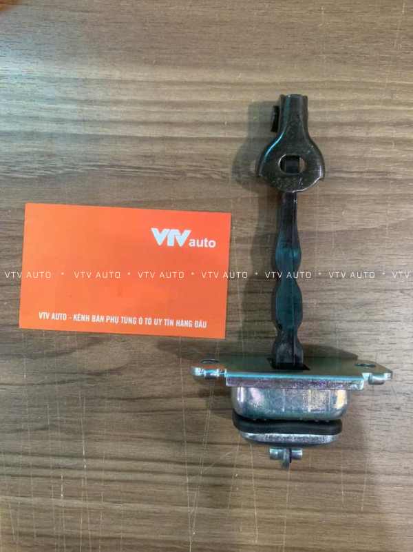 Hãm cửa trước Mazda 6 03-08 mã GJ6A-58-270