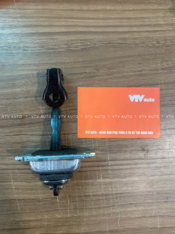 Hãm cửa trước Daewoo Magnus mã 96326817