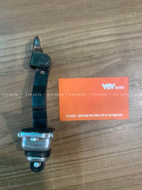 Hãm cửa trước Daewoo Magnus mã 96326817GM