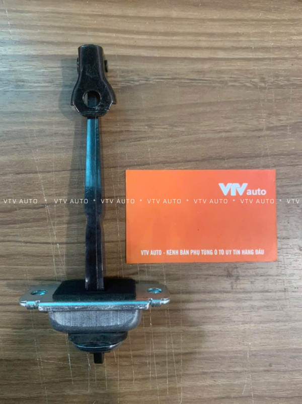 Hãm cửa trước Chevrolet Captiva 07-15 mã 95929941