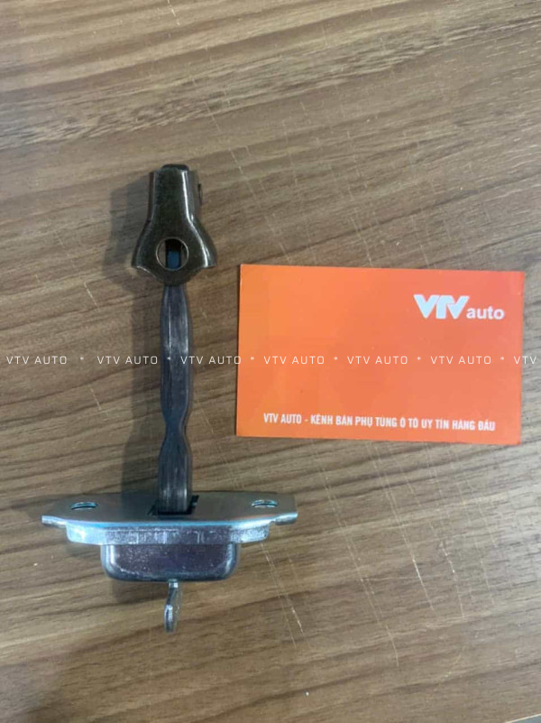 Hãm cửa trước Toyota Camry 92-01, Vios 08-13, Yaris 99-13 mã 68610-0D020
